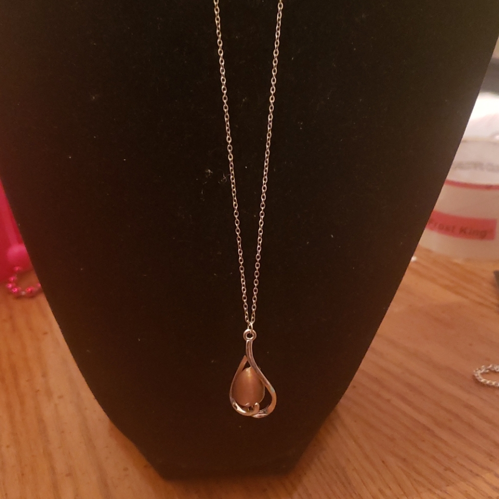 Short necklace